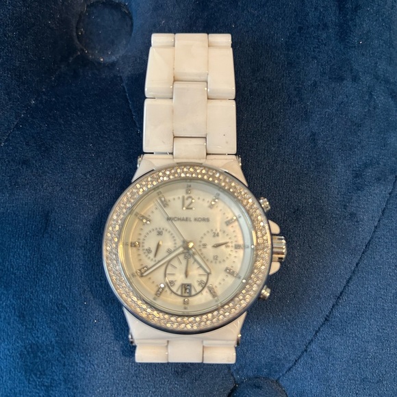 Michael Kors woman’s white crystal bezel watch. - Picture 1 of 2